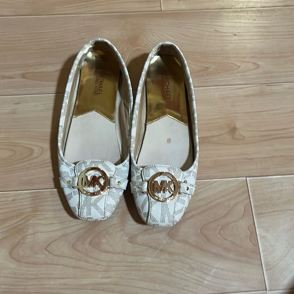 Micheal Kors women’s size 9 white flats